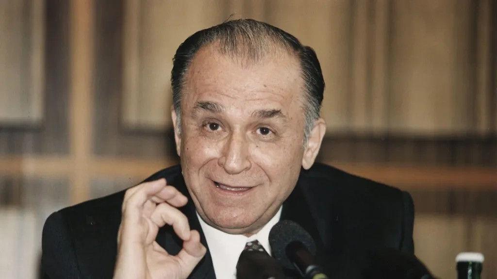 Vdiq Ion Iliescu, presidenti i parë i Rumanisë pas rënies së komunizmit
