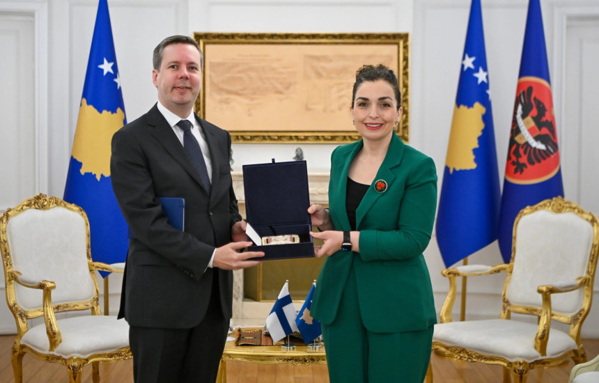 Presidentja Vjosa Osmani dhe ambasadori i Finlandës në Kosovë, Matti Nissinen