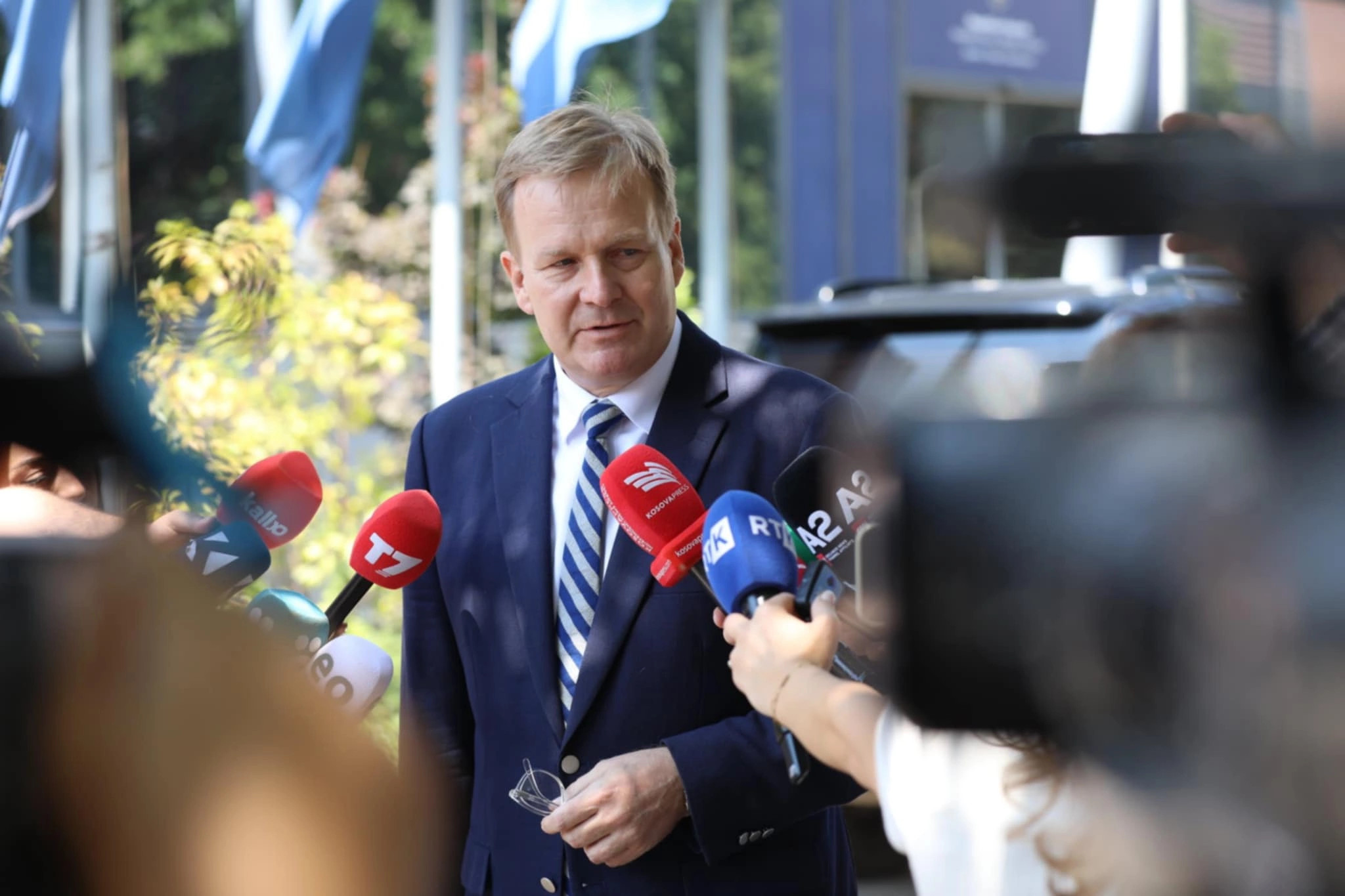 Sorensen paralajmëron vonesa në dialog për shkak të situatës politike në Kosovë