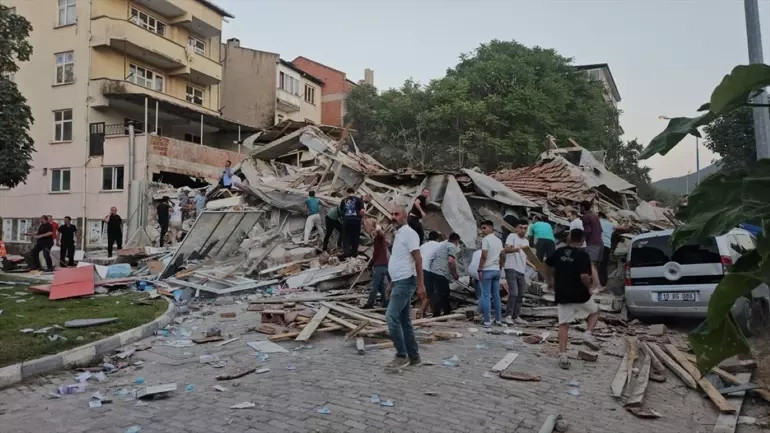 Tërmet 6.1 ballë Rihter në Turqi