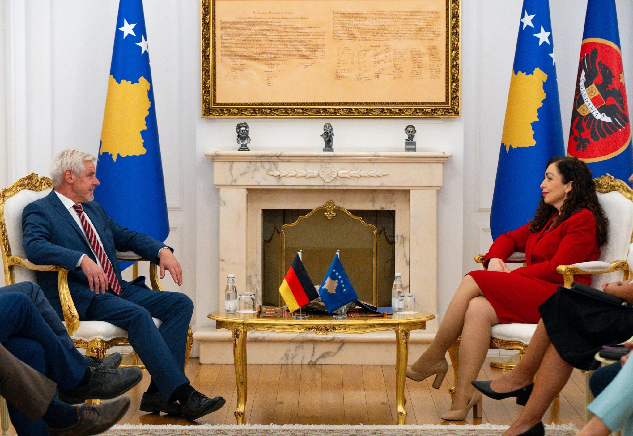 Predsednica Kosova Vjosa Osmani išče nemško podporo za mednarodno integracijo