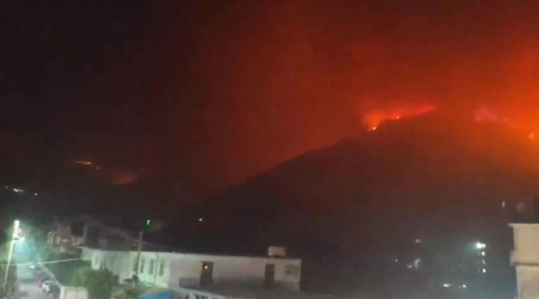 Požari v Albaniji ogrožajo Delvino, evakuirali bolnike in prebivalce