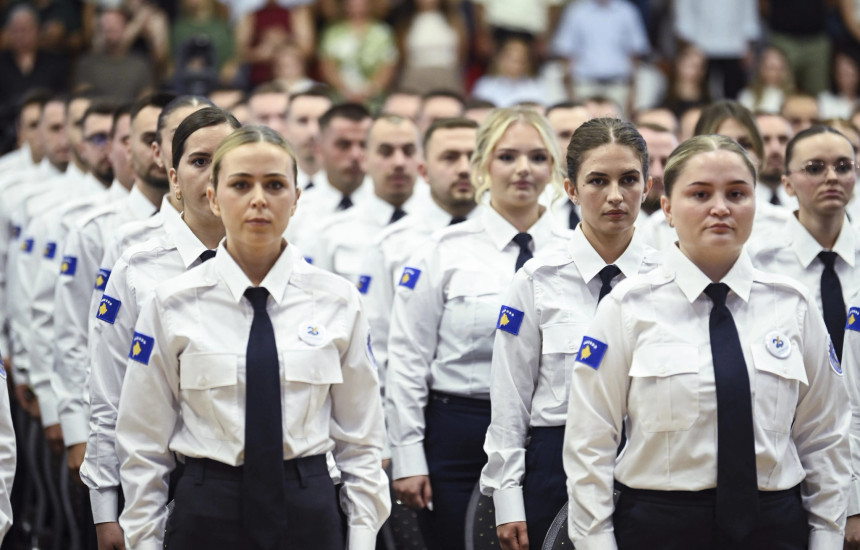 Diplomojnë 107 oficerë doganorë