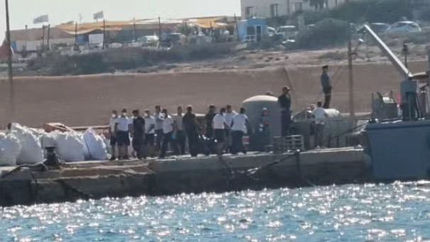 Të paktën 26 migrantë të vdekur nga fundosja e dy anijeve në Itali