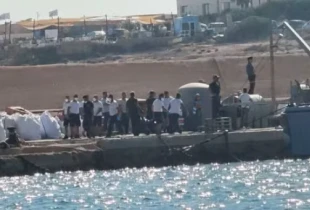 Të paktën 26 migrantë të vdekur nga fundosja e dy anijeve në Itali
