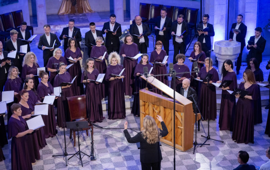 Kori i Filharmonisë së Kosovës gjatë interpretimit në Prishtinë, në qershorin e këtij viti (Foto: Arben Llapashtica)
