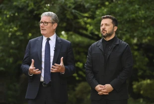 Keir Starmer dhe Volodymyr Zelensky