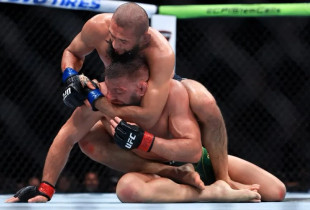 Khamzat Chimaev me Dricus Du Plessis