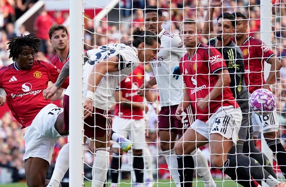 Calafiori e vendos derbin Man. United – Arsenal