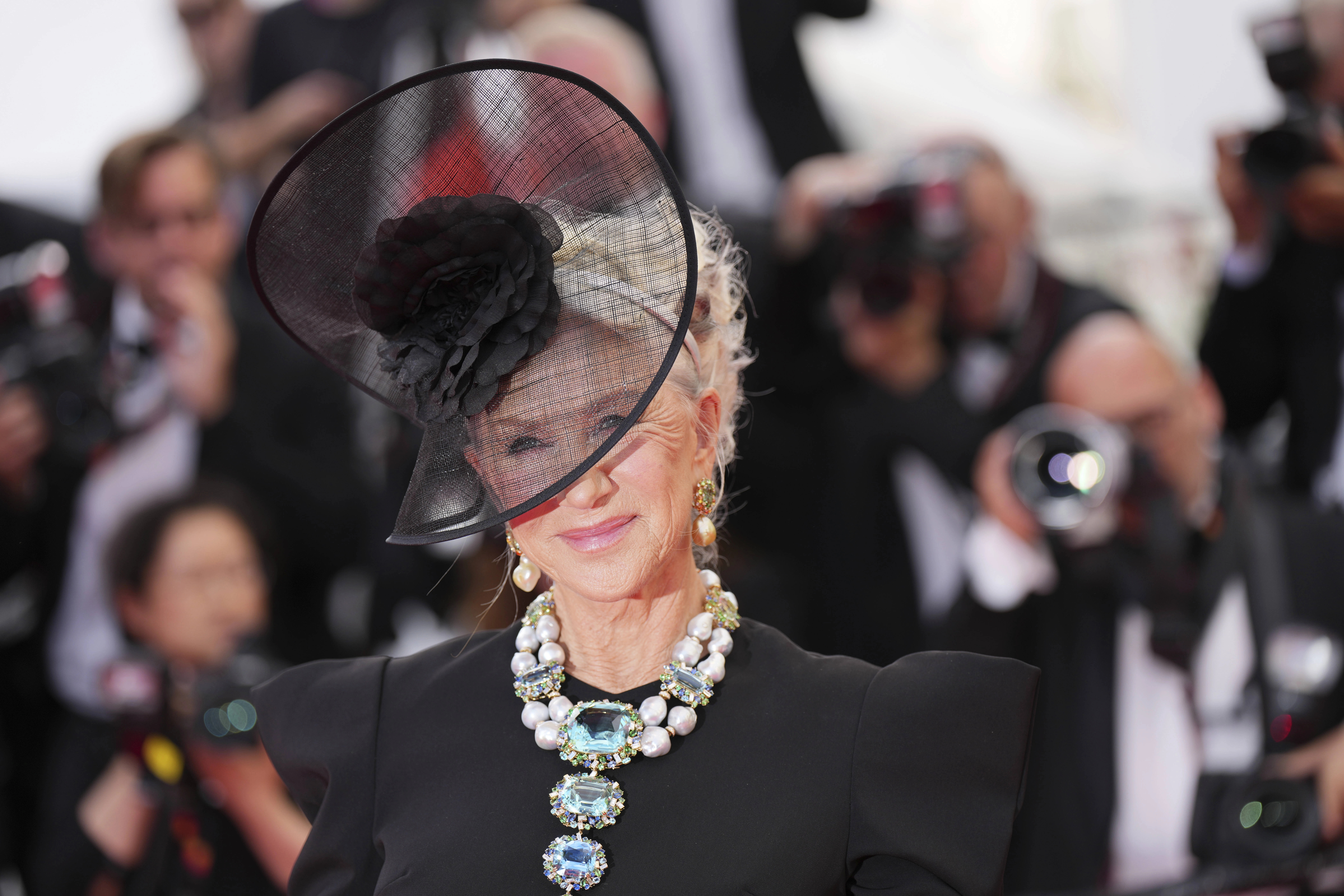 Helen Mirren: James Bond duhet të luhet nga një burrë