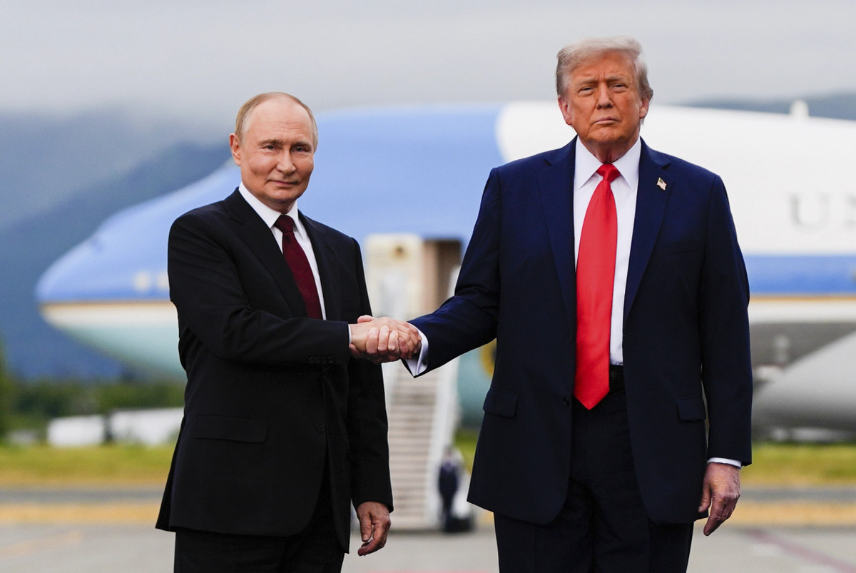 Kremlini minimizon mundësinë e një takimi Putin Zelensky