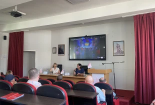 Sfida e huazimeve në shqip përballë kontakteve gjuhësore për identitet profesional