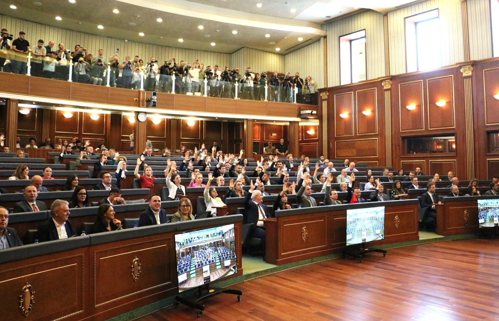 Nuk kalon as Hekuran Murati, oponentët i kërkojnë LVV-së konsulta paraprake