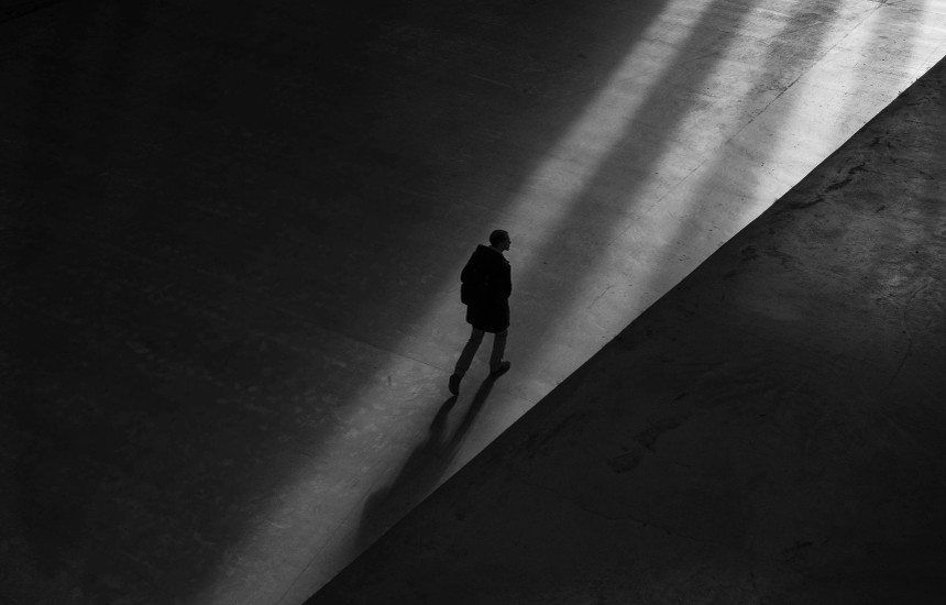 Te shumë individë ende është i pranishëm koncepti i autoritarizmit duke mbetur vesi më negativ i trashëguar nga koha e monizmit