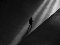 Te shumë individë ende është i pranishëm koncepti i autoritarizmit duke mbetur vesi më negativ i trashëguar nga koha e monizmit