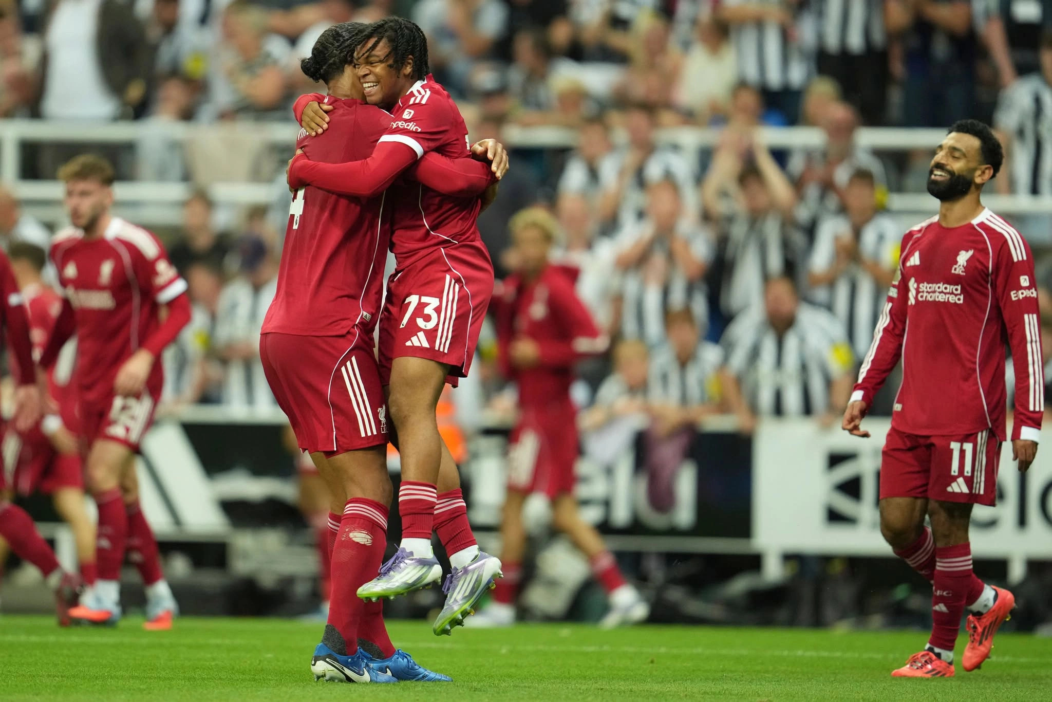 Liverpooli fiton ndeshjen dramatike në “St. James' Park”