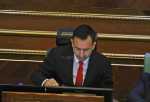 Dimal Basha merr pozitën e kryeparlamentarit