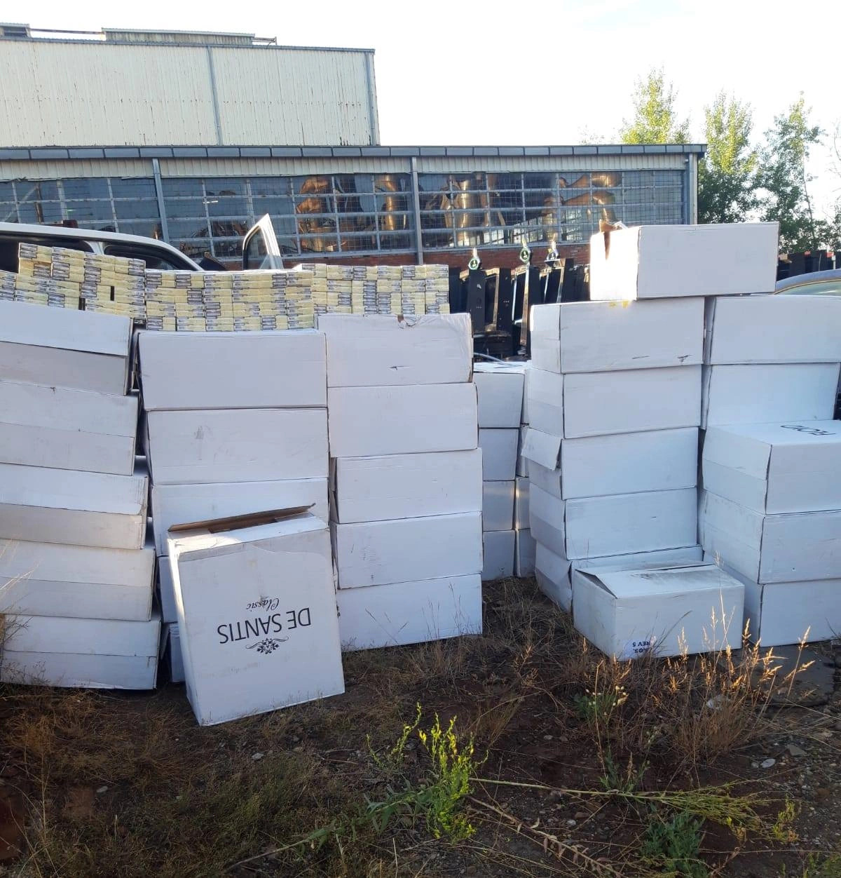 Na Kosovu preprečena tihotapska dobava cigaret v vrednosti 80.000 evrov iz Srbije