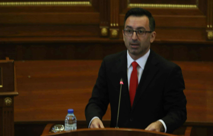 Dimal Basha merr pozitën e kryeparlamentarit