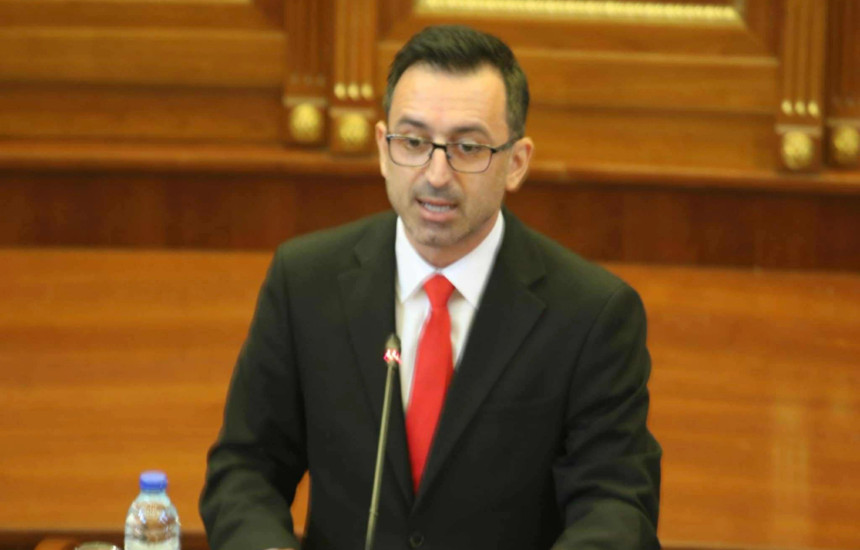 Dimal Basha merr pozitën e kryeparlamentarit