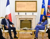 Presidentja Vjosa Osmani i ka thënë të dërguarit të posaçëm të Francës për Ballkanin Perëndimor, ambasador Rene Troccaz