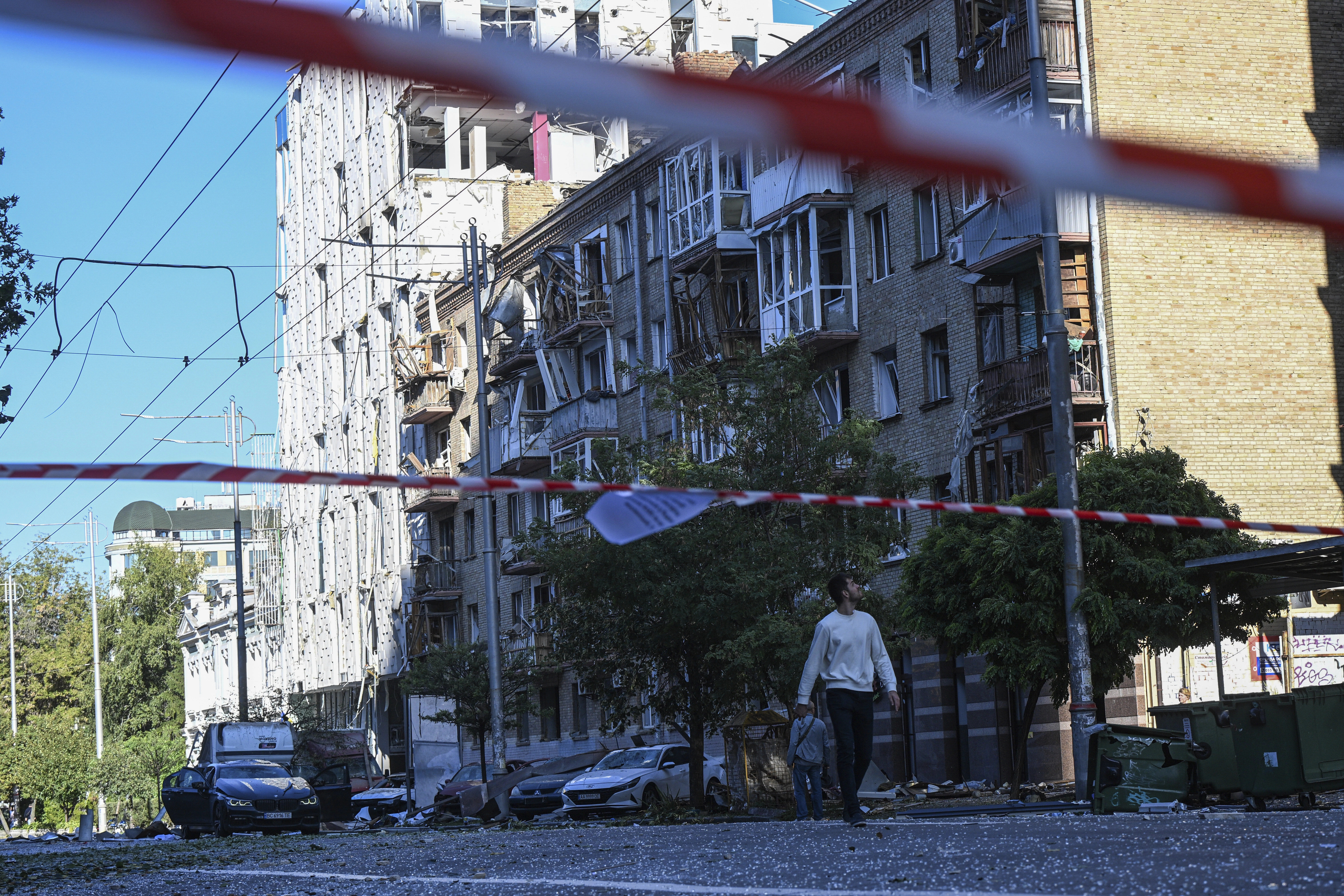 Britania thërret ambasadorin rus në Londër pas sulmeve mbi Kiev