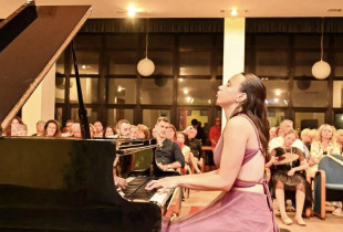 Pjesëmarrja në festivale e sukseset në gara janë bërë të zakonshme për pianisten Melisa Ibrahimi, por çmimi në “Mimas Music Festival” është i veçantë për të