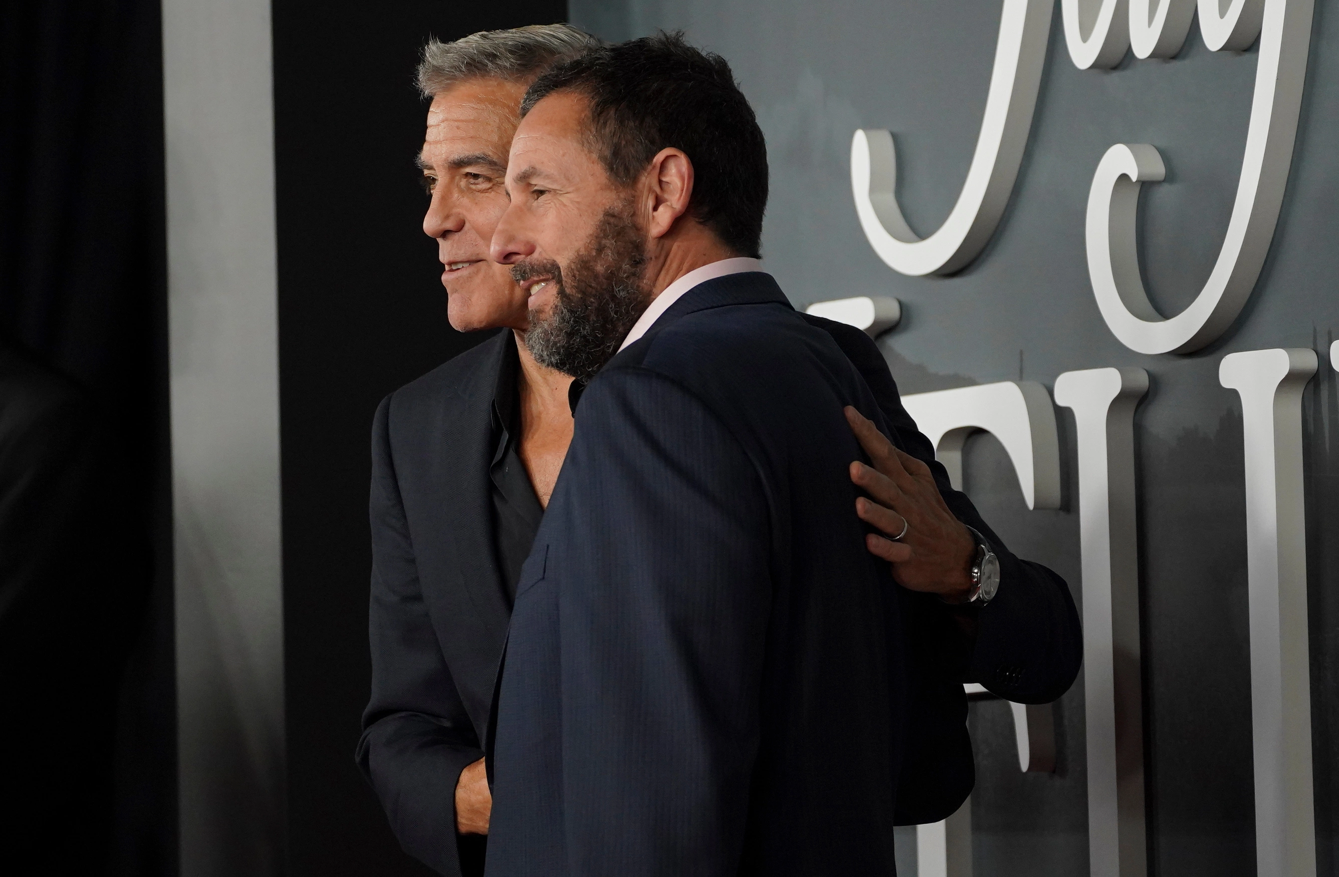 Adam Sandler dhe George Clooney