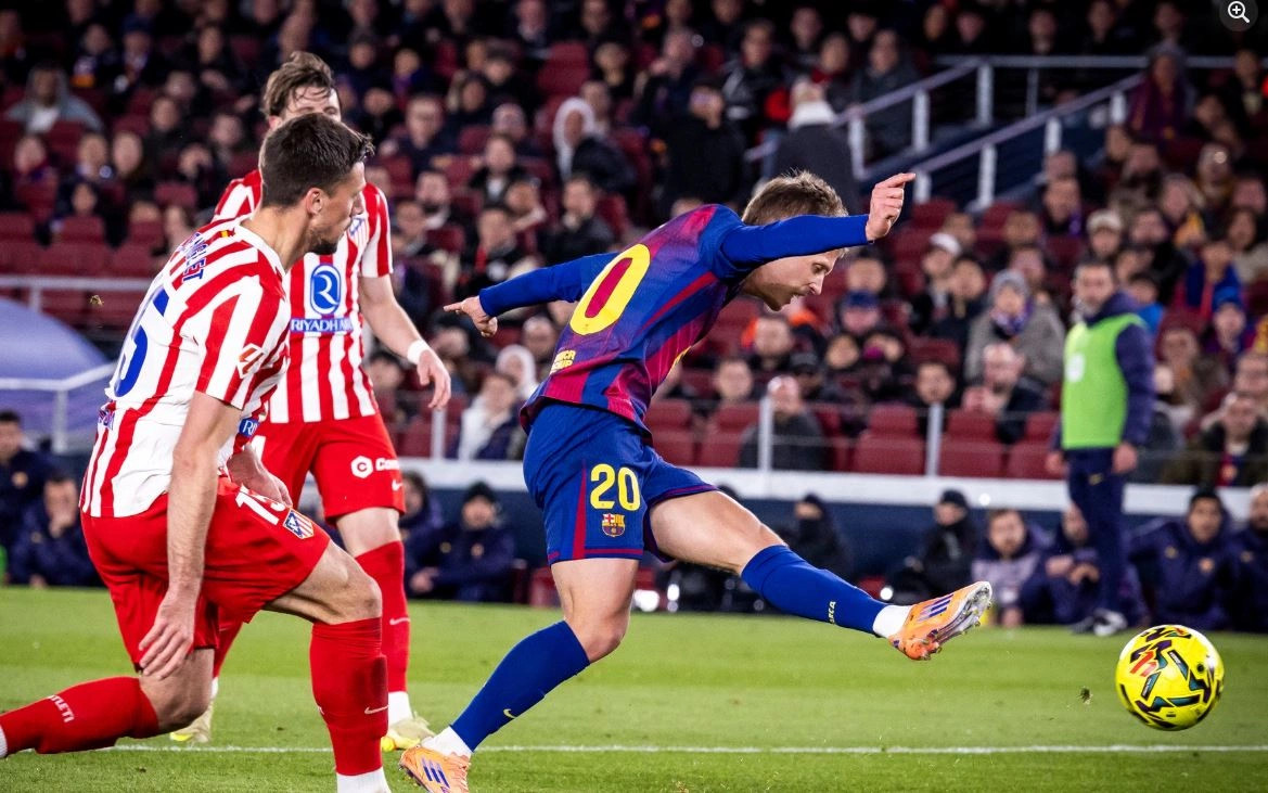 Barcelona fiton derbin e Spanjës