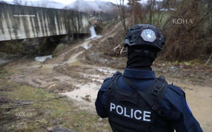 Një toger i inteligjencës ushtarake serbe  mes tre të akuzuarve për sulmin terrorist