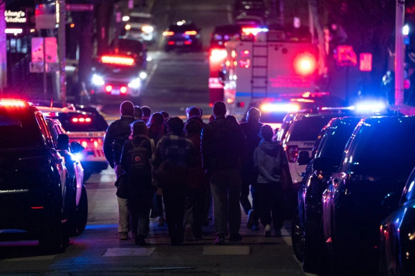 Dy të vrarë dhe tetë të plagosur nga të shtënat në një universitet në SHBA