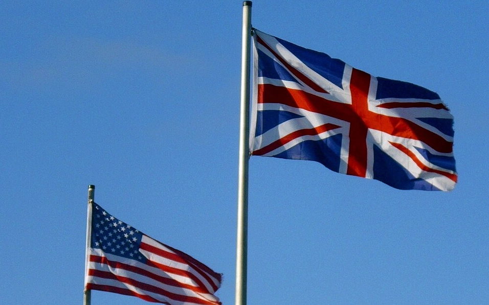 Flamujt e SHBA-së dhe Britanisë