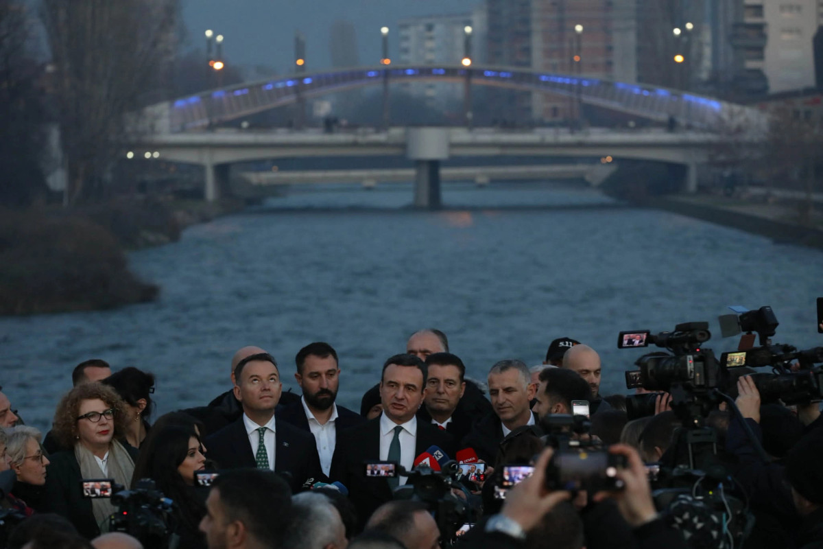 veriu-e-jugu-i-mitrovices-lidhen-me-ure-te-re