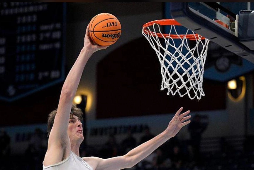 tinejxheri-me-i-gjate-shkruan-histori-ne-basketboll