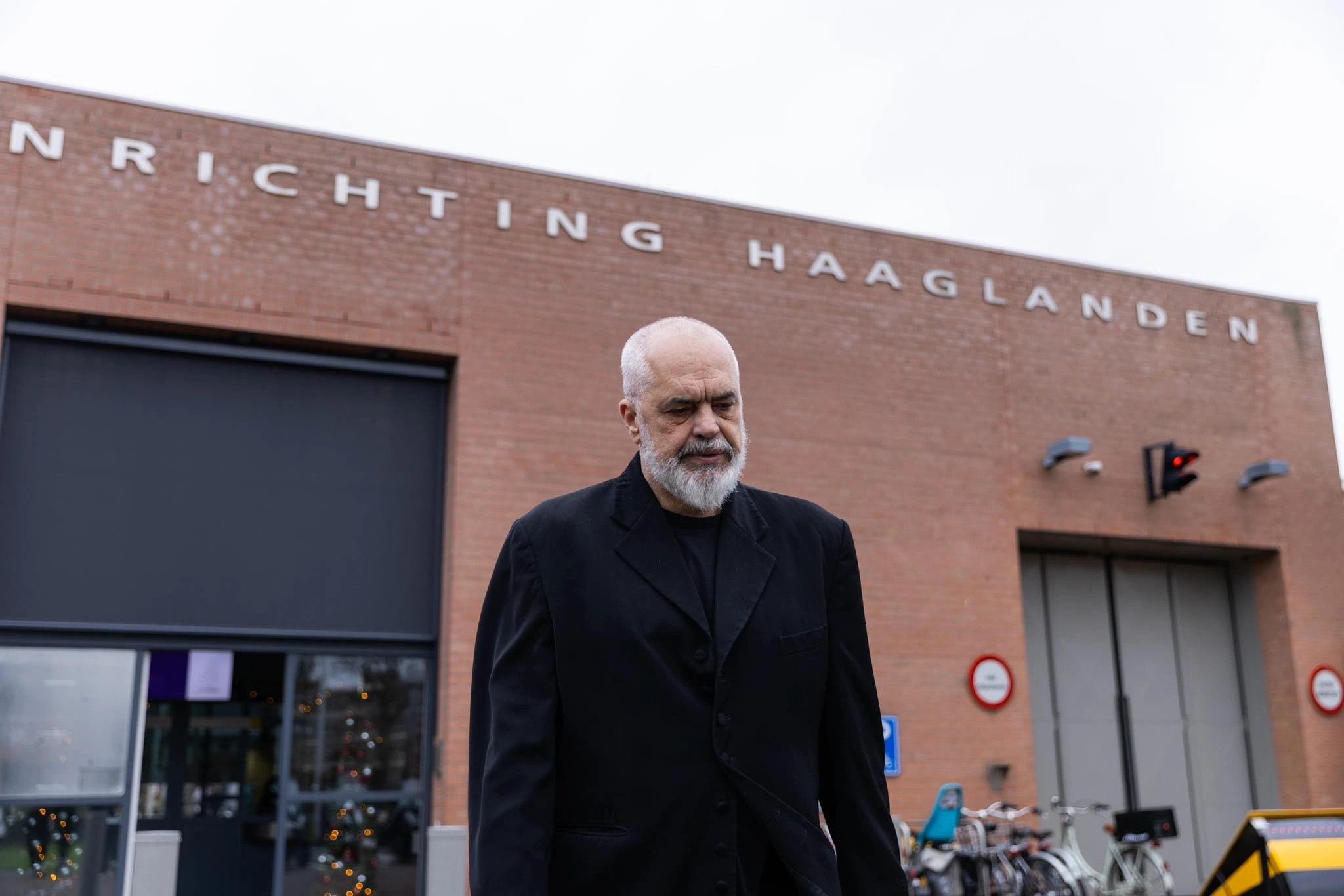 Edi Rama obiskal Hashima Thaçija v Haagu in kritiziral Specialno sodišče