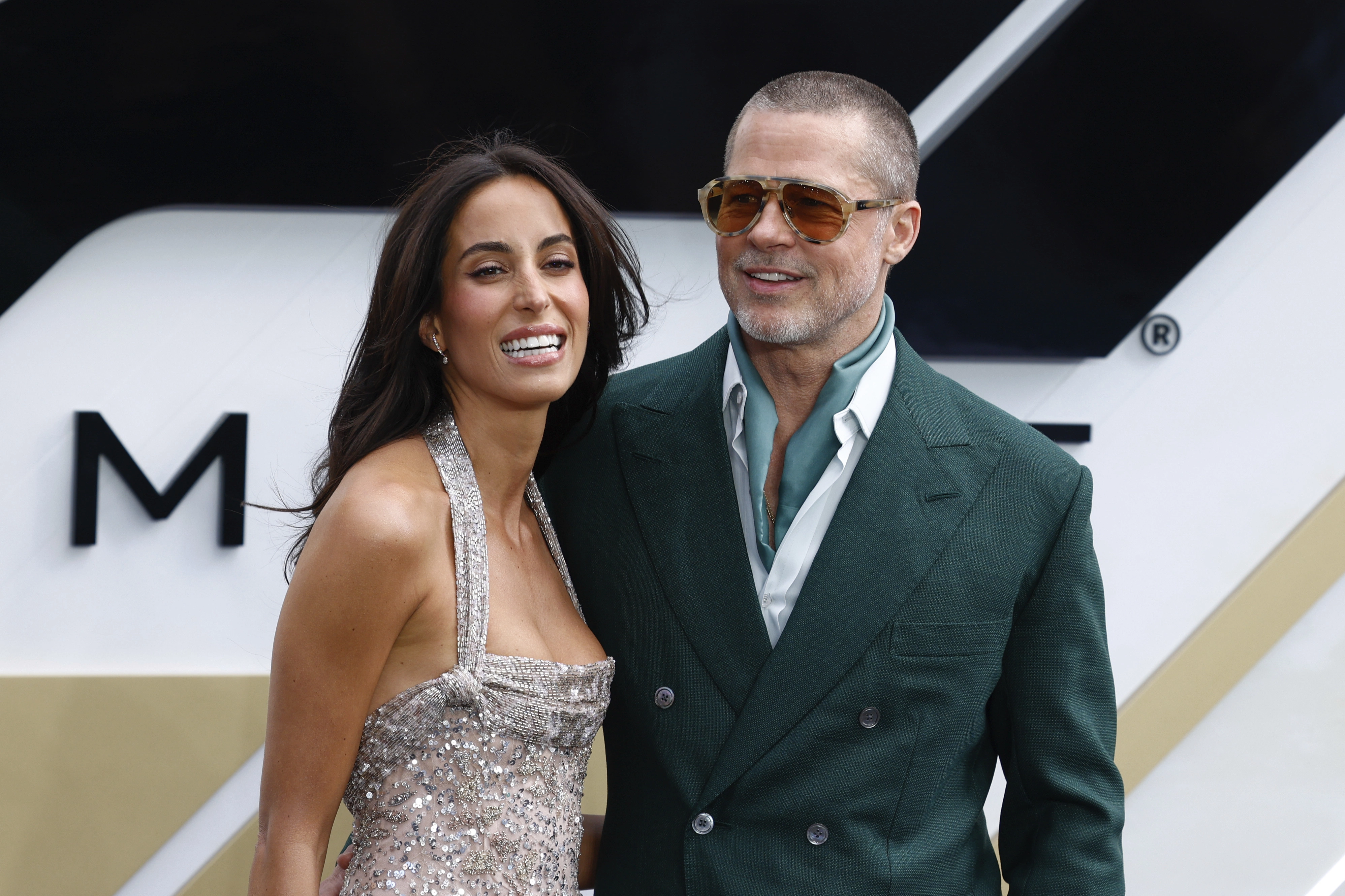 Ines de Ramon dhe Brad Pitt