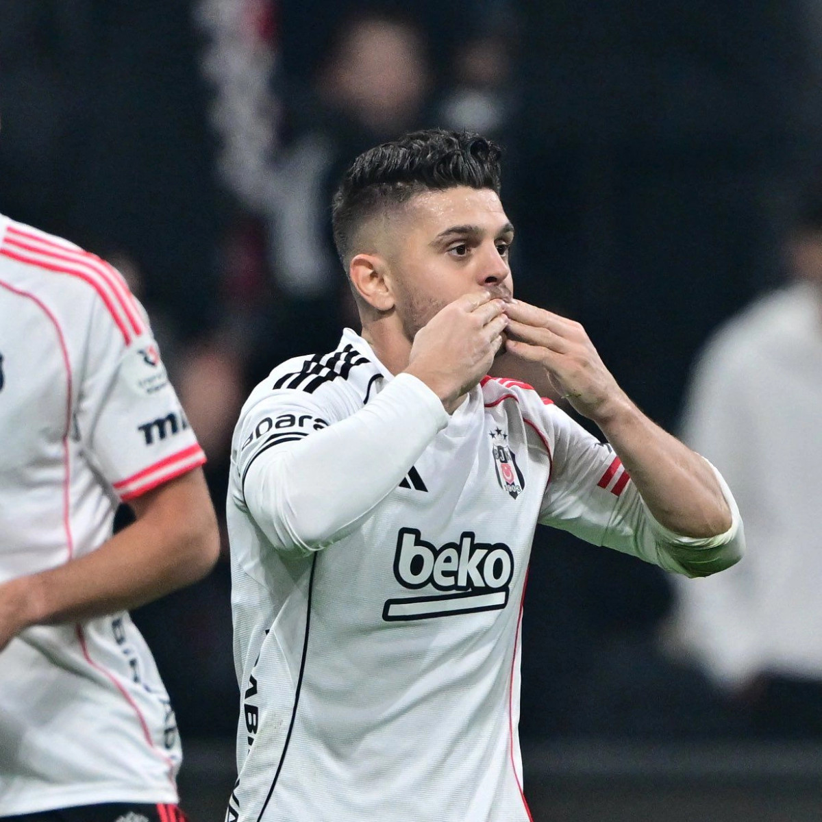 Rashica vendimtar në fitoren dramatike të Beshiktashit