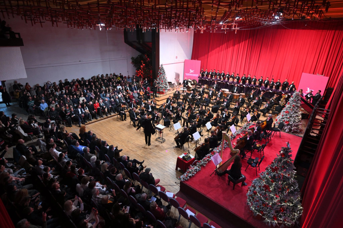 filharmonia-mbyll-vitin-me-feste-midis-ambicieve-e-mungeses-se-kushteve-sonte-ne-express