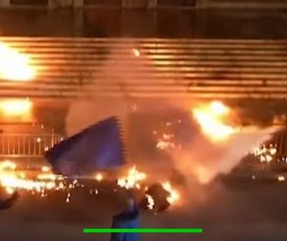 nje-protestues-ne-shqiperi-perfshihet-nga-flaket