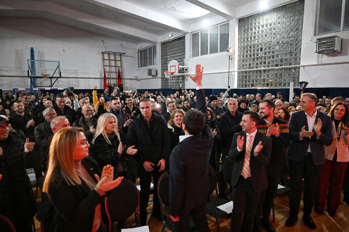 Kurti premton ndërtimin e 20 stadiumeve të reja në 18 komuna