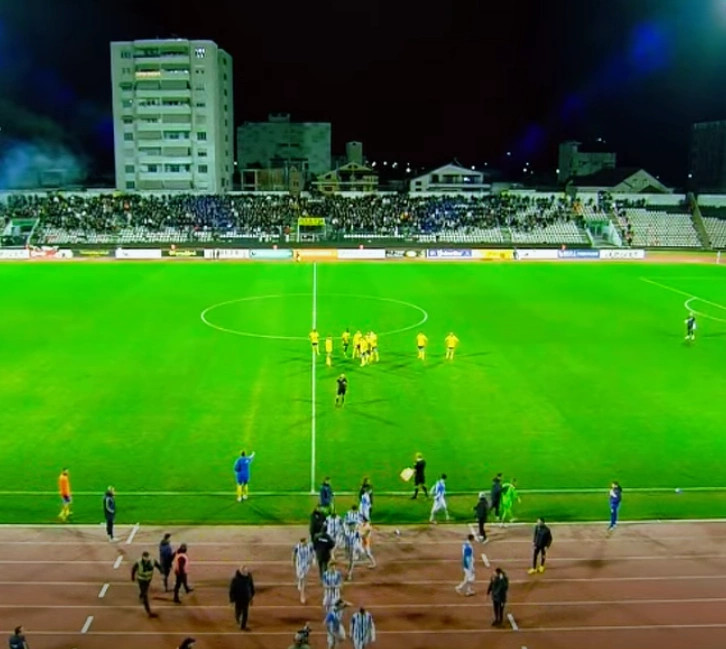 tirana-barazon-ne-ndeshjen-ku-shfaqi-pakenaqesi-me-largim-nga-fusha