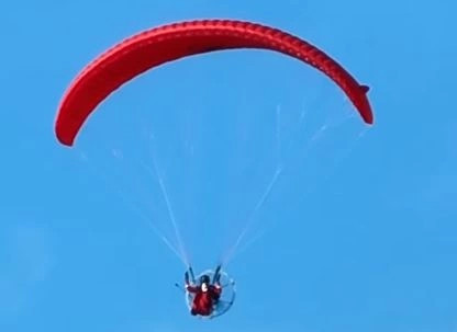 Në Himarë  babadimri zbret nga qielli me parashutë