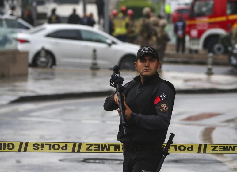 Turqia arreston 115 anëtarë të dyshuar të Shtetit Islamik që po planifikonin sulme