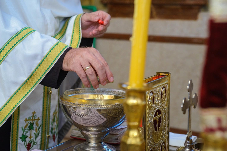 Arrestohet një prift në Mal të Zi për abuzim seksual të dy të miturve