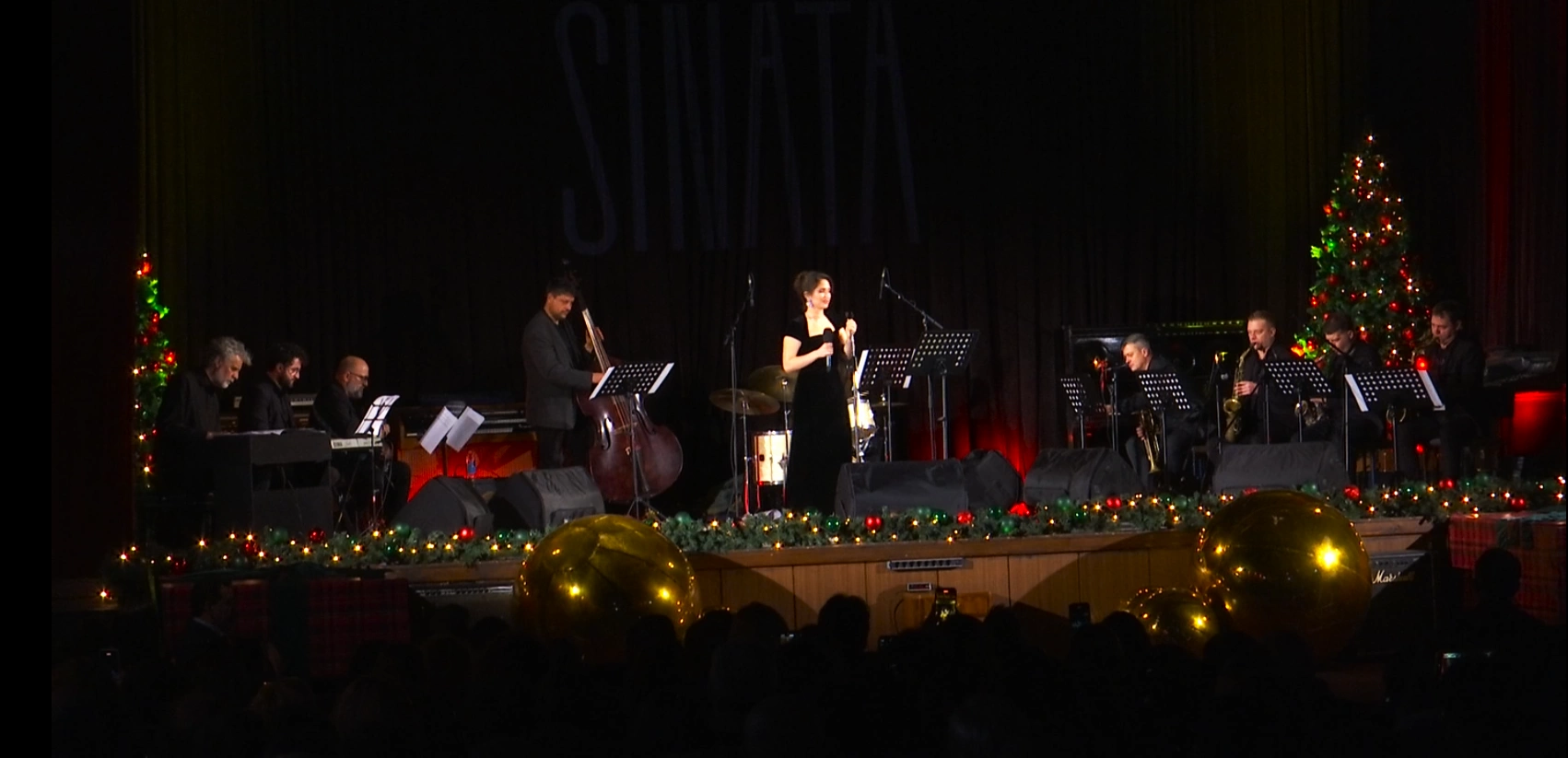 “Sinata Jazz Orchestra”, e përbërë nga një ansambël i gjerë instrumental dhe katër solistë vokalë, e ka zhvendosur fokusin te repertori i Frank Sinatras, duke rikthyer këngë që kanë shënuar historinë e jazzit dhe muzikës popullore amerikane