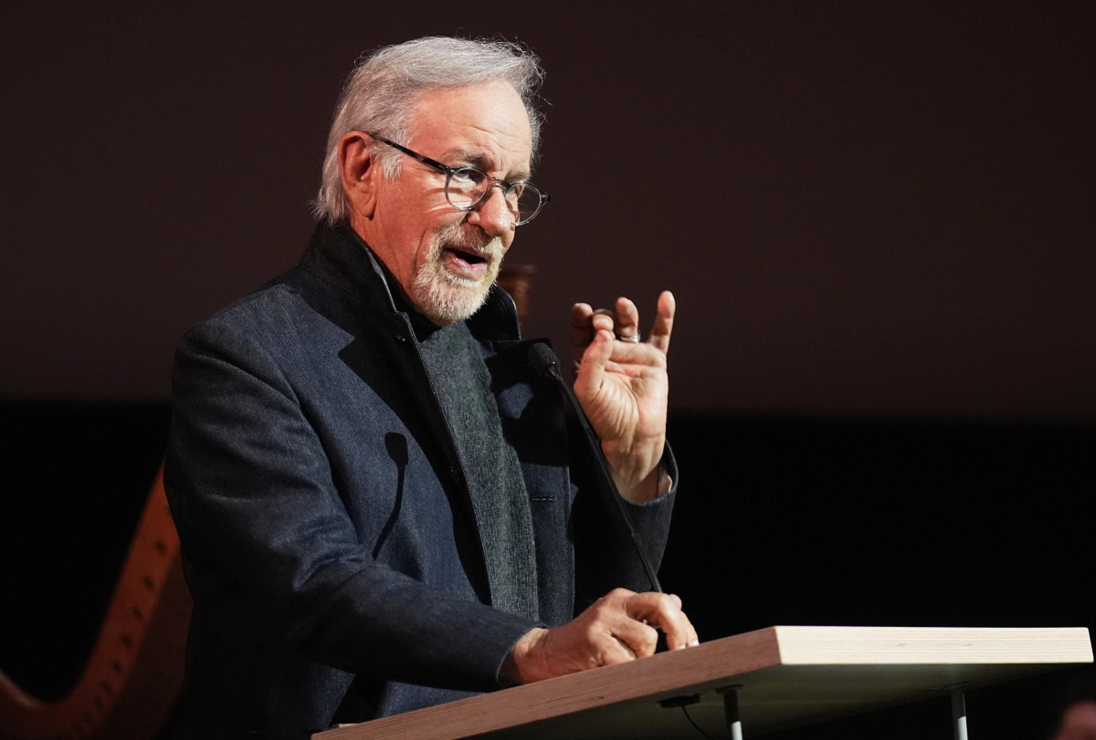 Spielberg i rikthehet zhanrit fantastiko shkencor me  Disclosure Day 