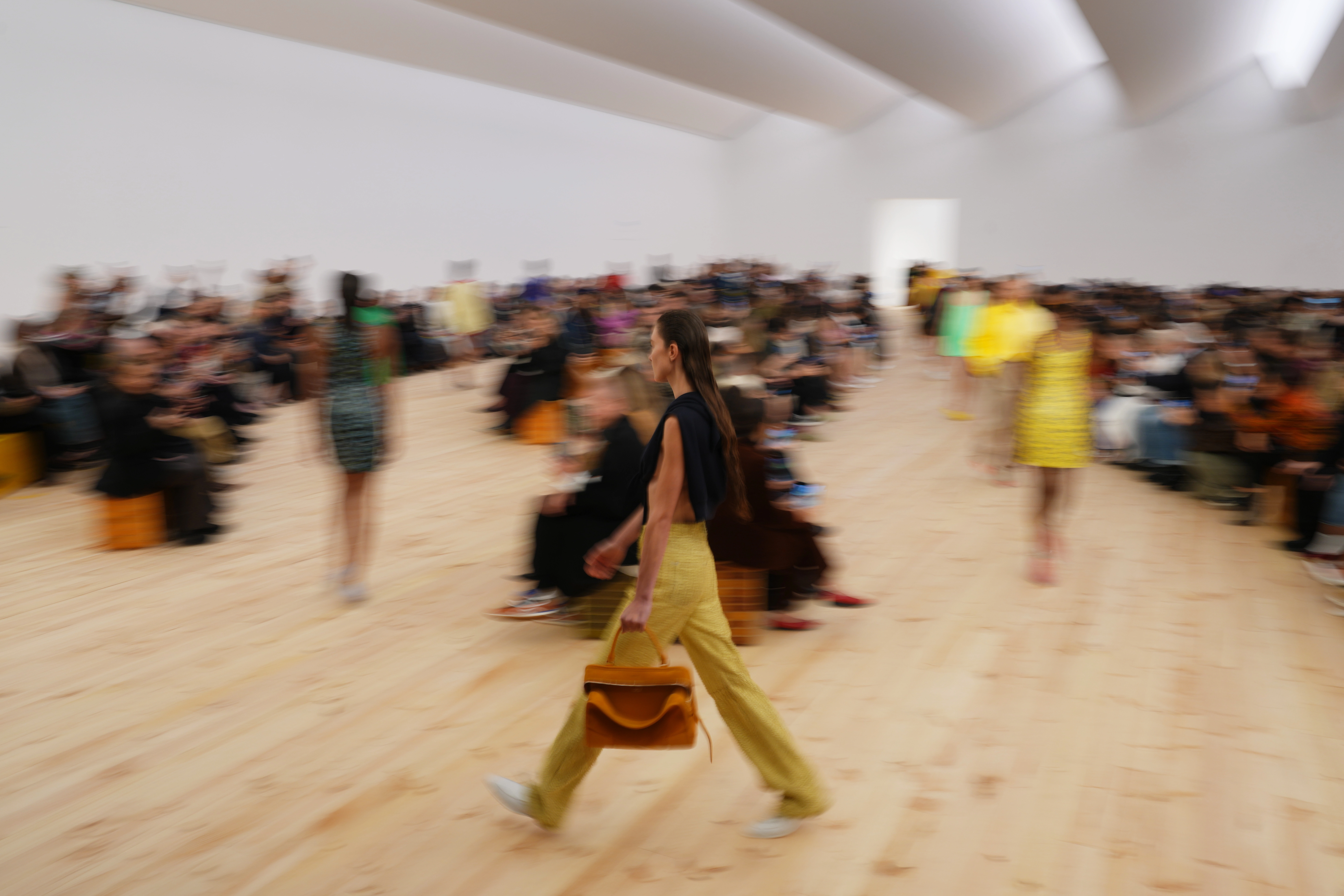 Koleksioni Pranverë/Verë 2026 i brendit “Loewe”, prezantuar në Paris, më 3 Tetor 2025.