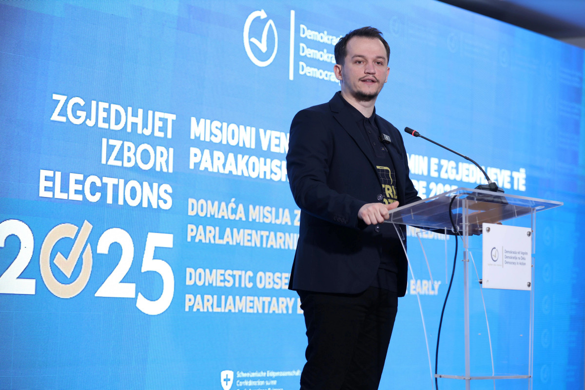 DnV  3  e vendvotimeve u hapën me vonesë  disa në mungesë të komisionerëve e disa të rrymës