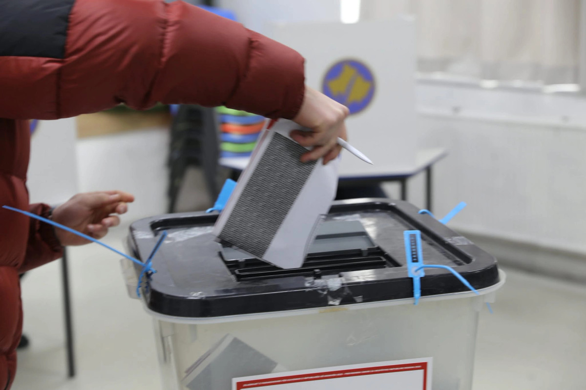 KQZ  8 27  të votuesve votuan deri në orën 11 00