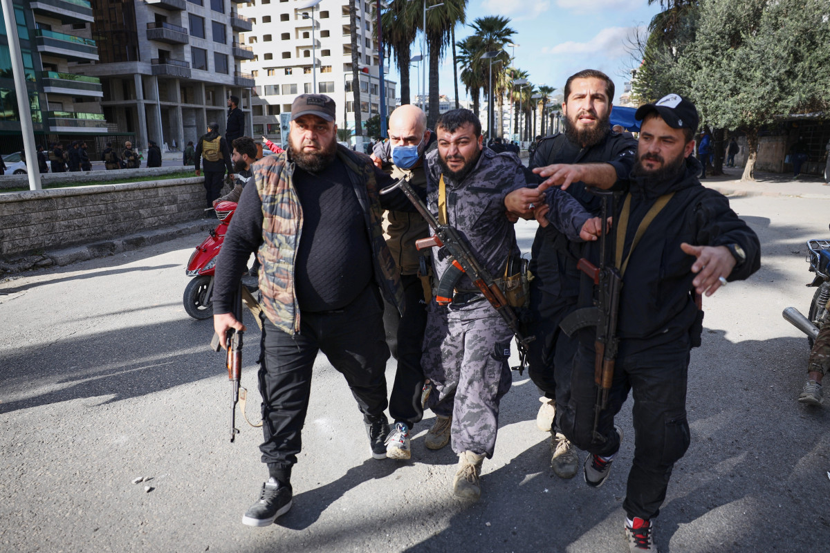 Shpërthejnë protestat në Siri pas sulmit vdekjeprurës në një xhami